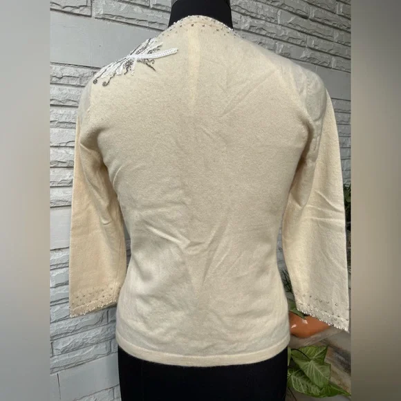 Off White Embroidered Sweater - Picture 5 of 7